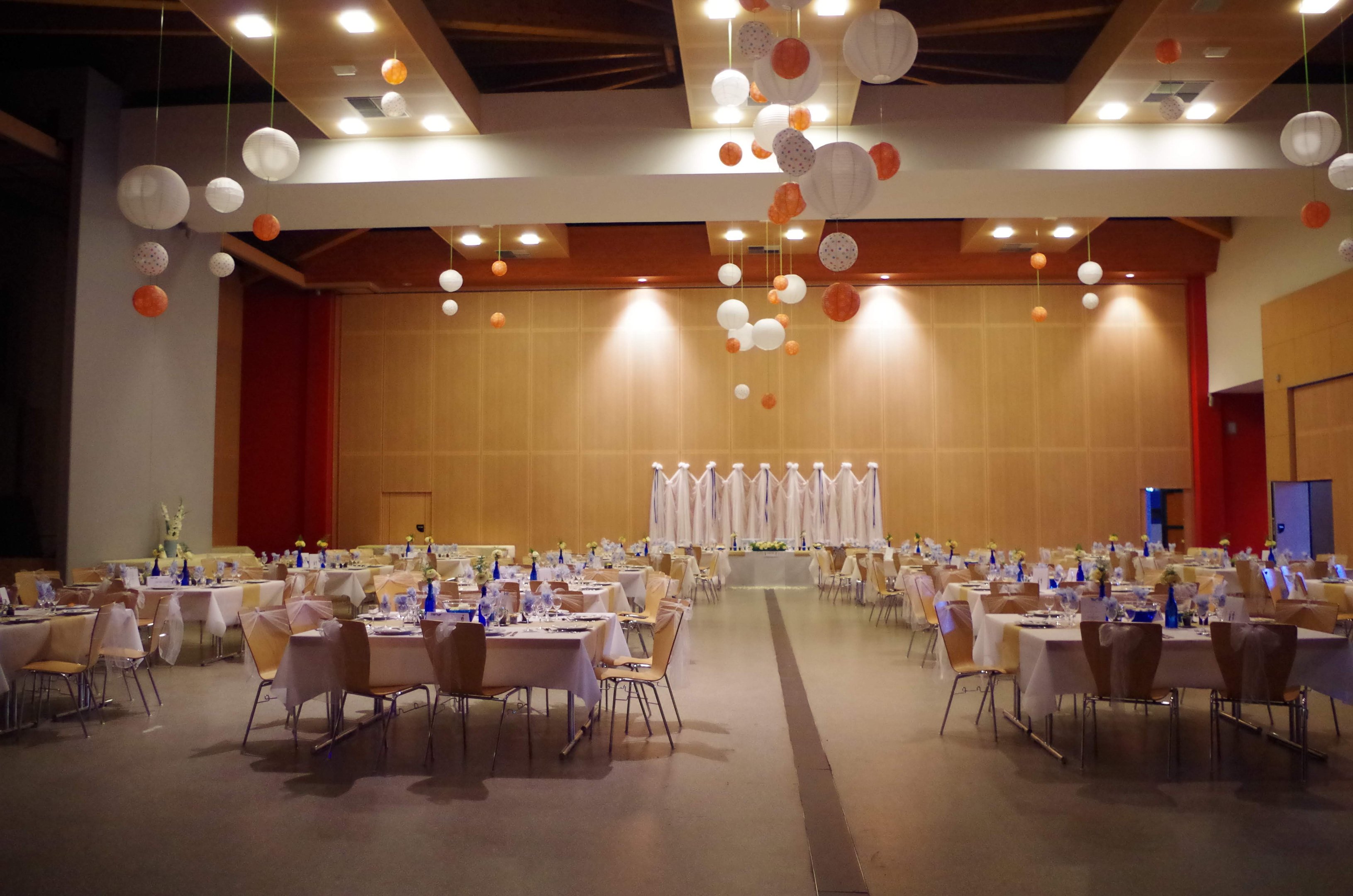 Détails décoratifs et fleurs de mariage