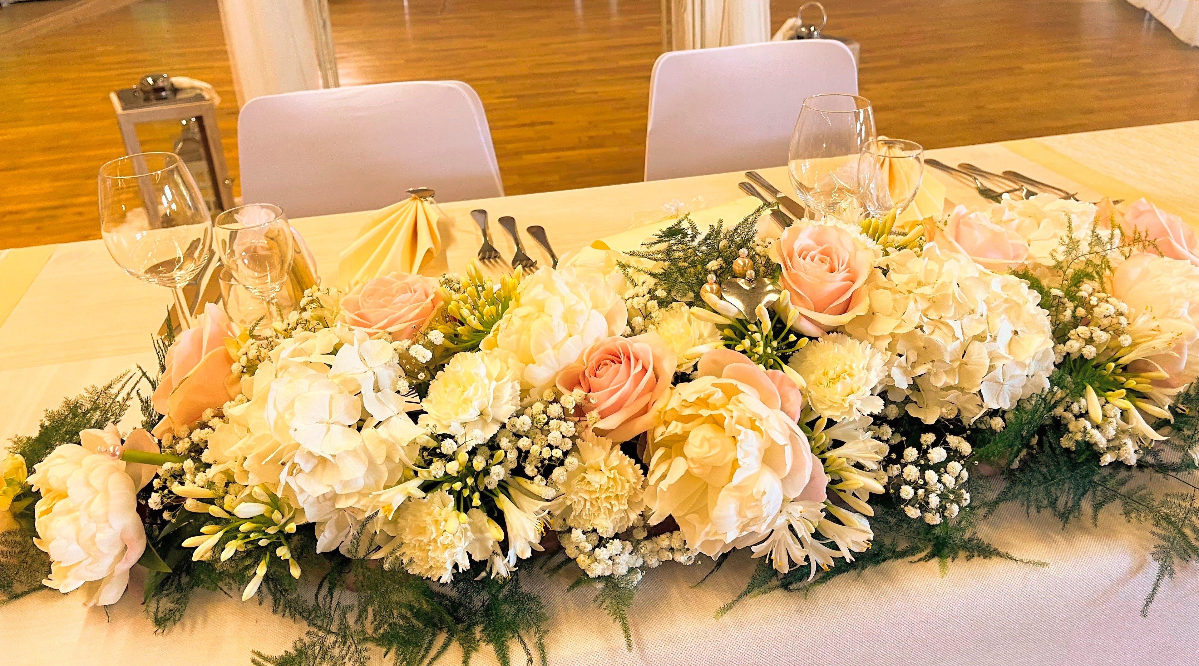 Décoration florale de mariage et mise en scène de table